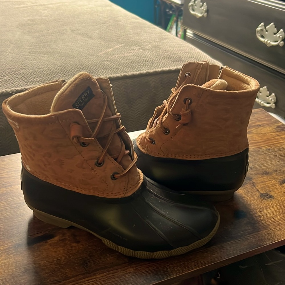 SPERRY Women’s SaltWater Black/Tan Cheetah Print Duck Boots